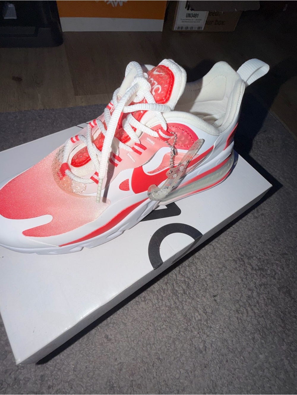 Nike Air Max 270 React SE Bubble Wrap ( White and Red ) - Picture 2 of 7